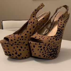 Forever 21 Cheetah Print Wedges Size 6